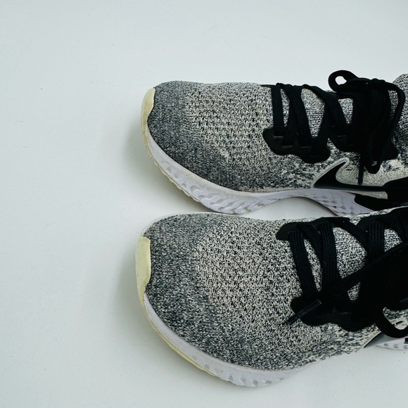 Nike Womens Epic React Flyknit 2 Black and White size 6.5 - Picture 6 of 11